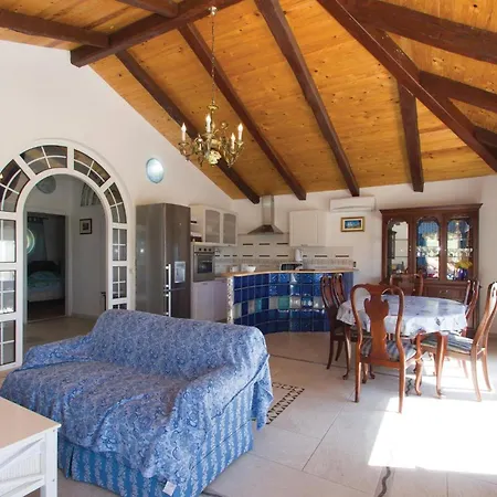 Pet Friendly In Čara