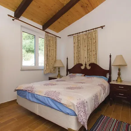 Holiday home Gorgeous In With Outdoor Swimming Pool
