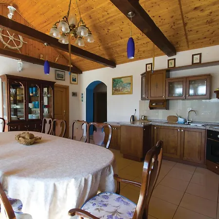 Pet Friendly In Čara