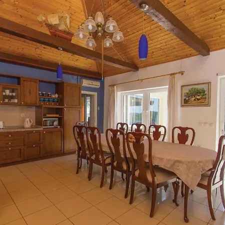 Pet Friendly In * Čara